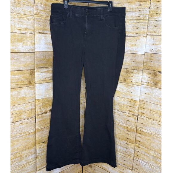 TORRID BOMBSHELL FLARE PREMIUM STRETCH CASUAL CLASSIC EVERYDAY WEAR BLACK JEANS - Picture 1 of 2